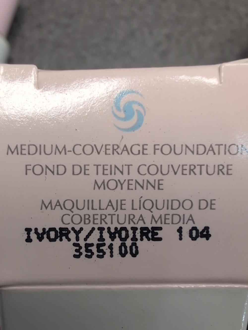 Mary Kay Medium-Coverage Foundation - Ivory 104 - Picture 3 of 3